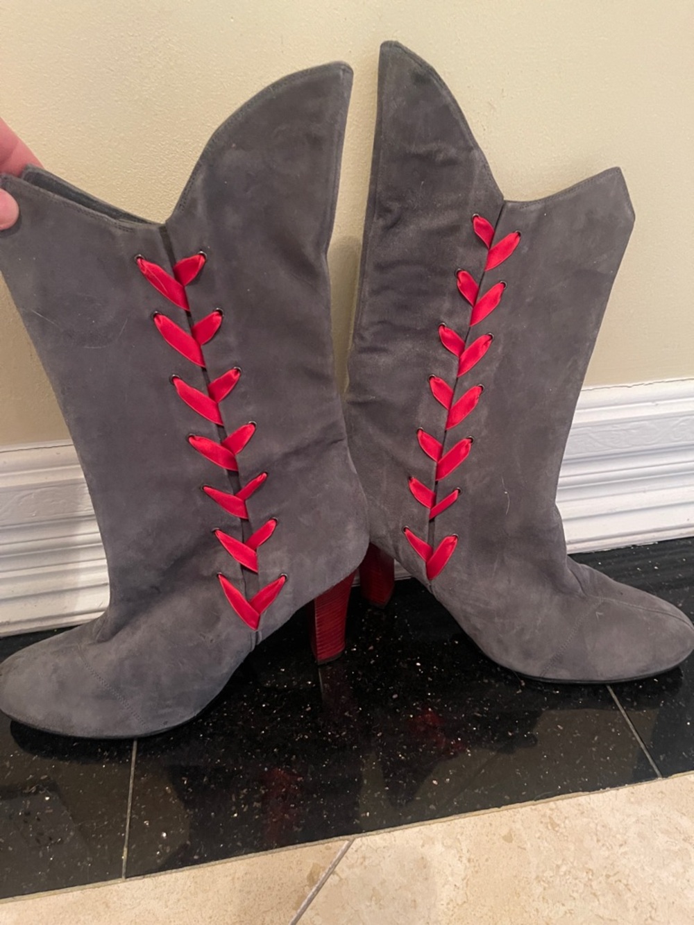 Perfect VINTAGE gray suede red ribbon boots in sz 10